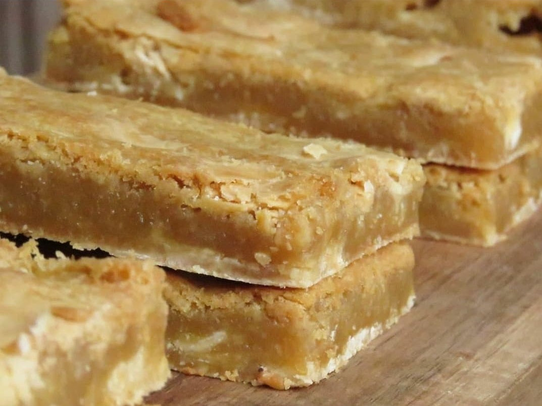 WHITE CHOCOLATE BLONDIES