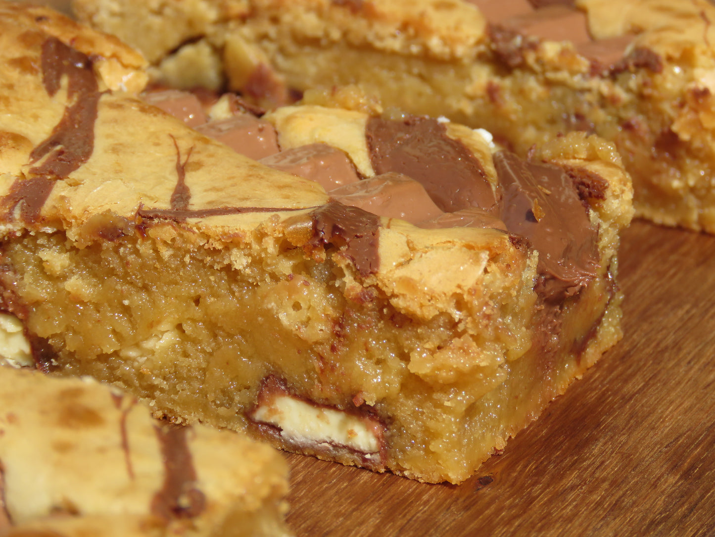 KINDER STUFFED NUTELLA BLONDIES