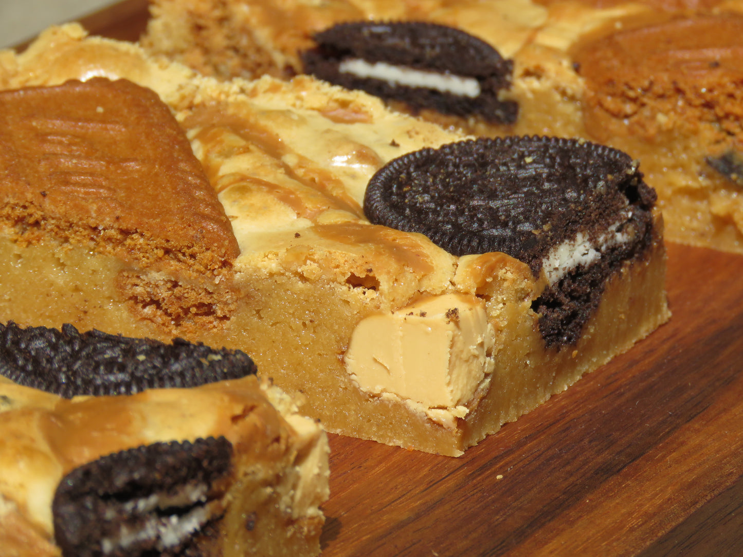 BISCOFF CARAMILK OREO LOADED BLONDIES